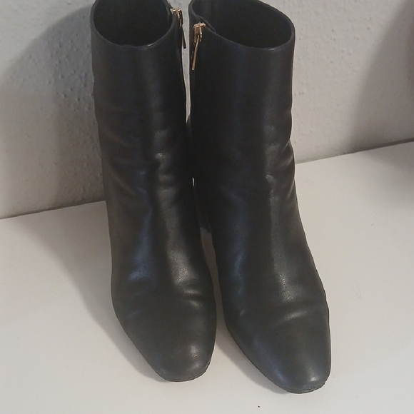 Salvatore Ferragamo Black Ankle‎ Booties with Gold Zipper - Picture 13 of 14